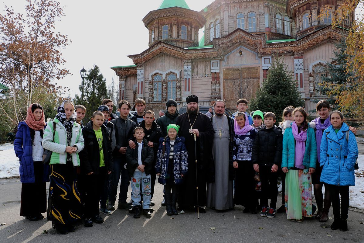 В рамках архипастырского визита в Иссык-Кульское благочиние епископ Даниил встретился с православной молодежью Троицкого храма