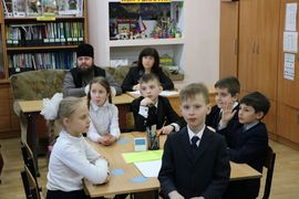 Епископ Даниил посетил открытый урок по математике в школе князя Владимира