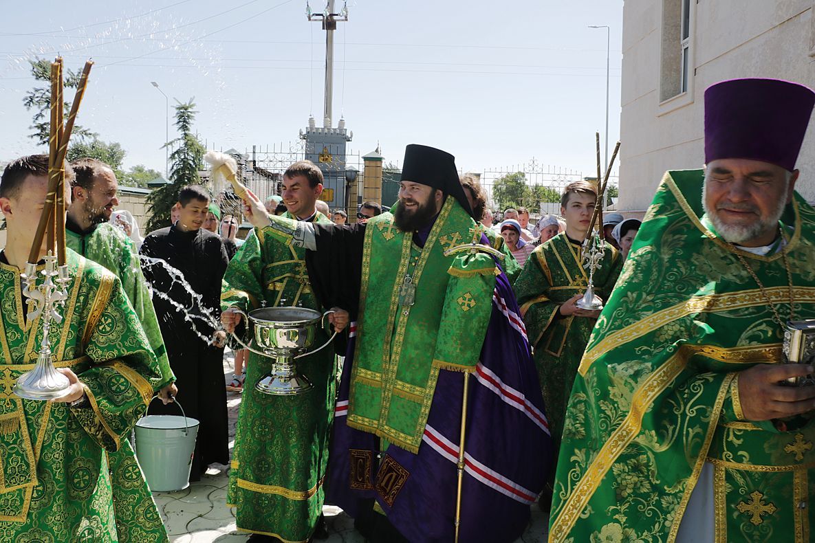 Епископ Бишкекский и Кыргызстанский Даниил совершил Божественную литургию в день памяти святого праведного Иоанна Кронштадтского