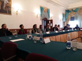 Молодежные отдел епархии организовал для молодежи круглый стол "Семья и причины ее распада. Как выбрать спутника жизни?"