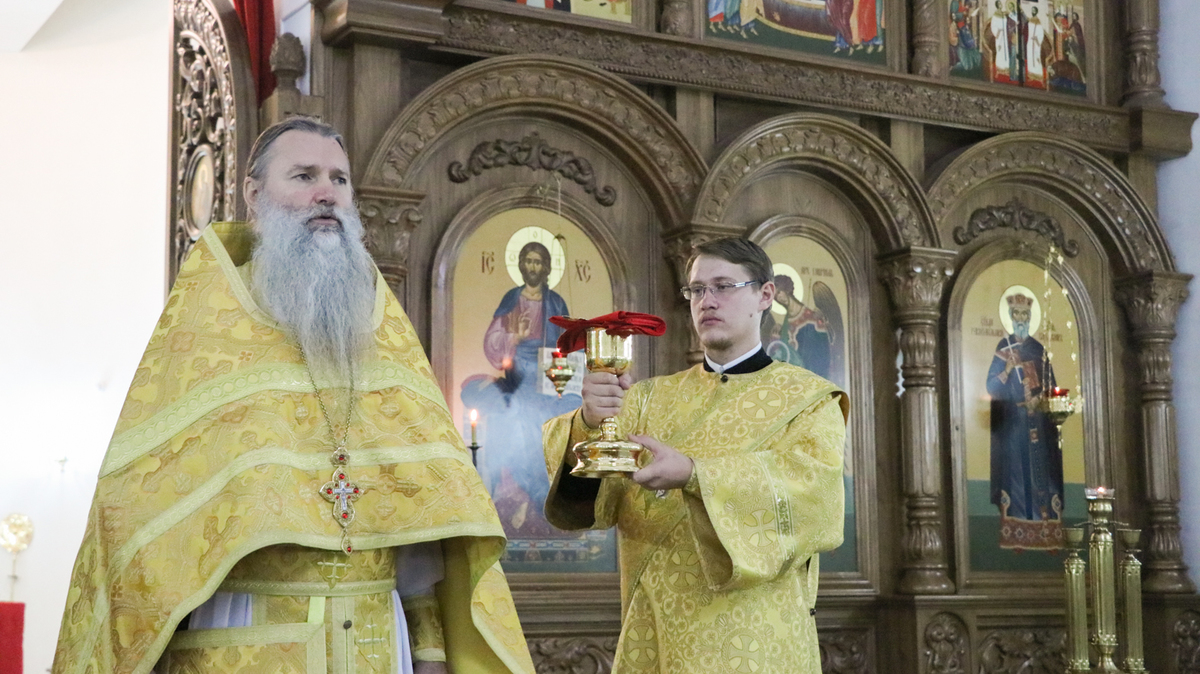 Во Владимирском соборе состоялась ночная молодежная литургия