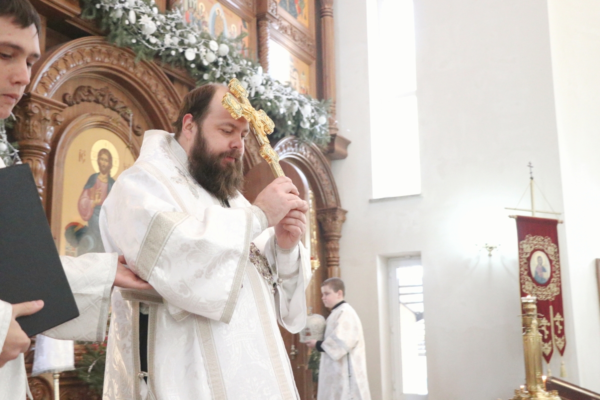 В Крещенский сочельник епископ Даниил совершил Божественную литургию и чин Великого освящения воды во Владимирском соборе
