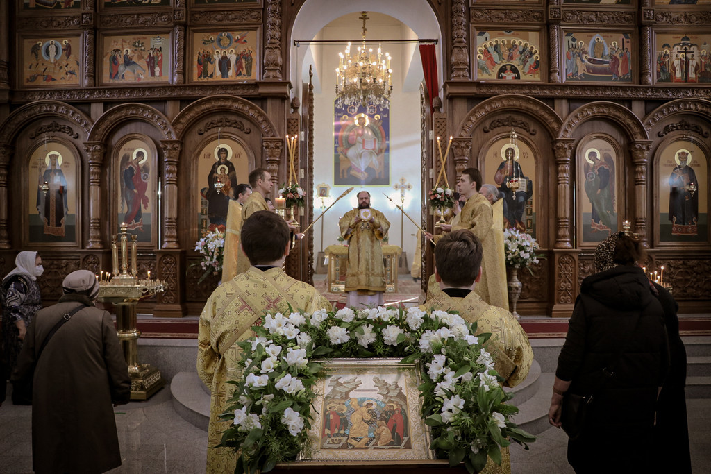 Епископ Даниил совершил Божественную литургию во Владимирском соборе