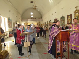 В Свято-Воскресенском кафедральном соборе состоялось Таинство соборования для молодежи
