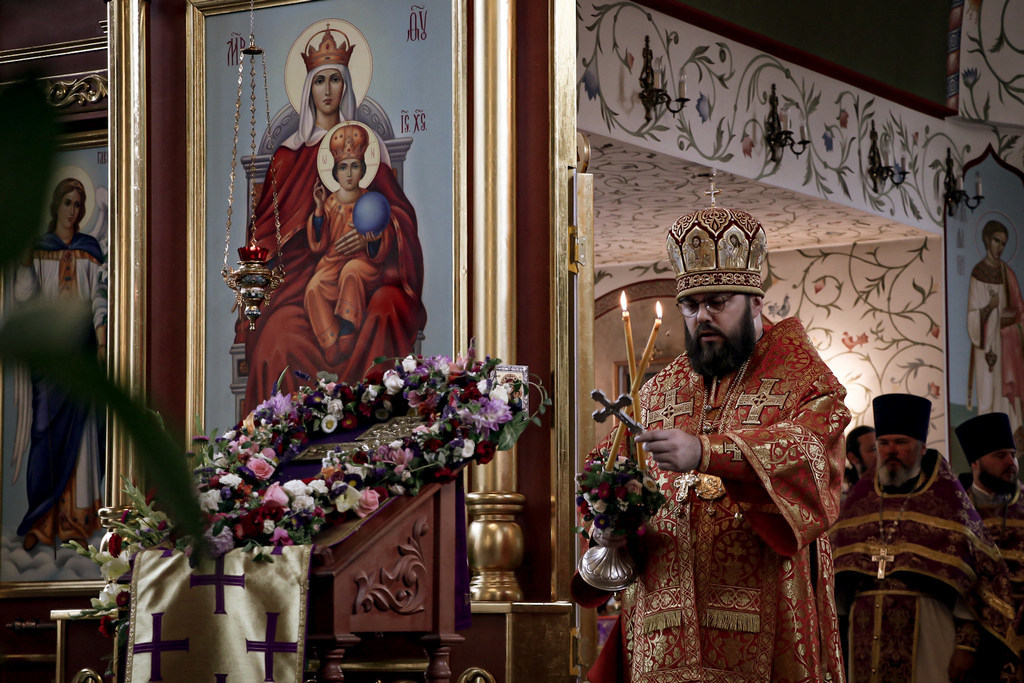 Епископ Даниил совершил Божественную литургию в Свято-Воскресенском кафедральном соборе