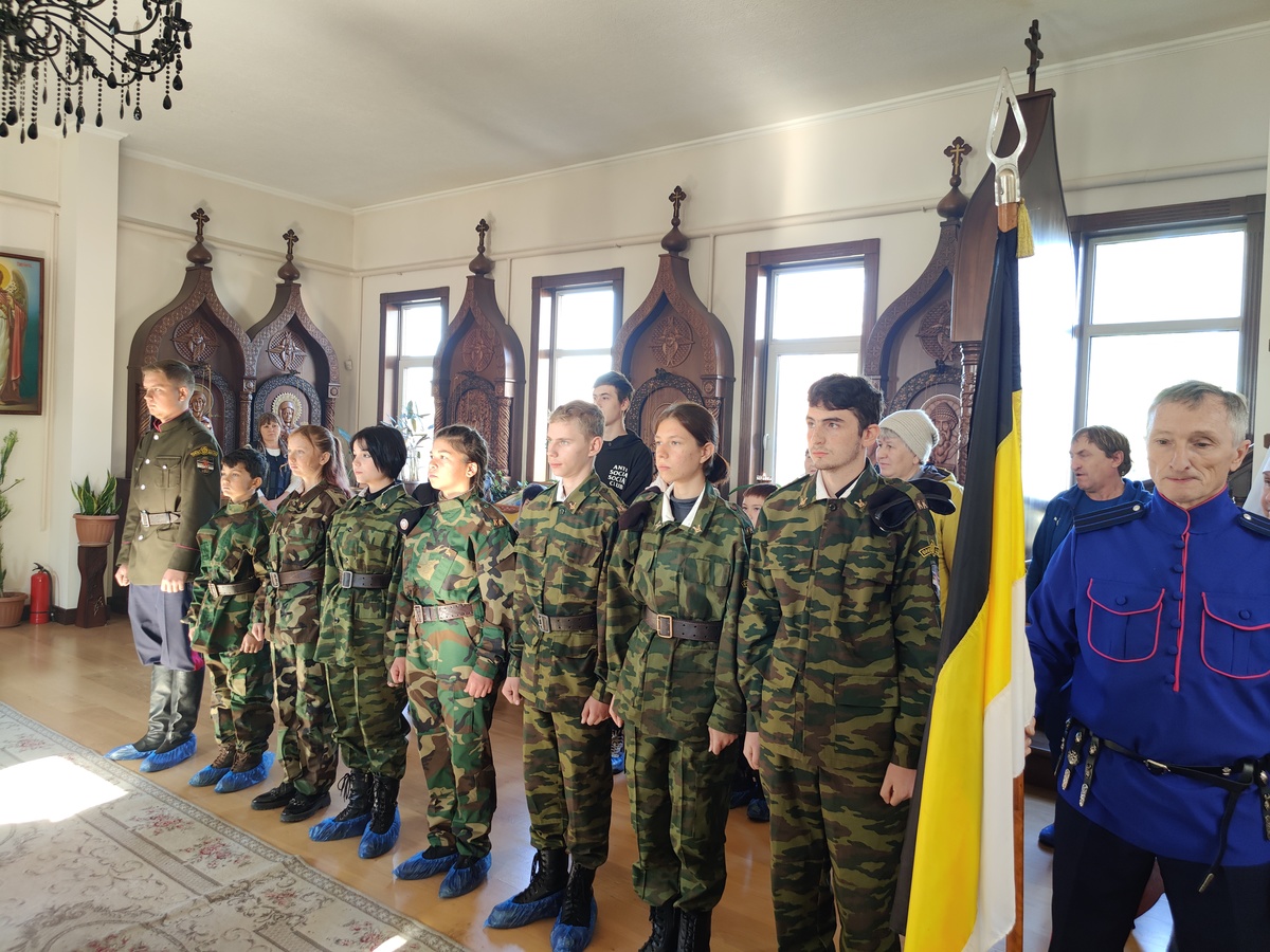 В Беловодске состоялась присяга кадетов и казака