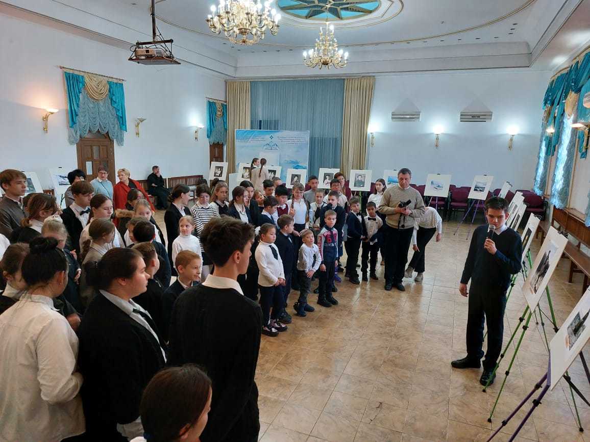 Юные экскурсоводы Владимирской школы провели выставку к юбилею Третьяковской галереи