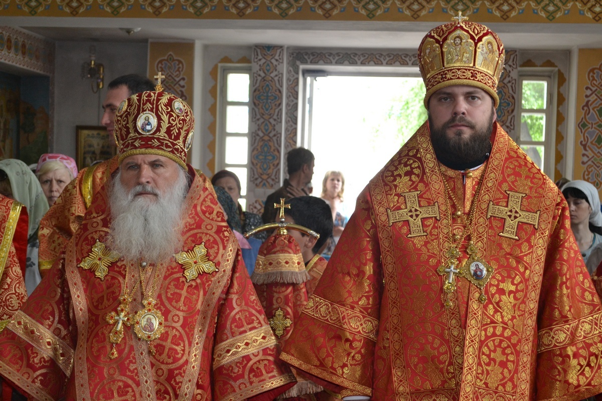Митрополит Викентий возглавил Божественную литургию в Алексеевском приделе Свято-Воскресенского кафедрального собора