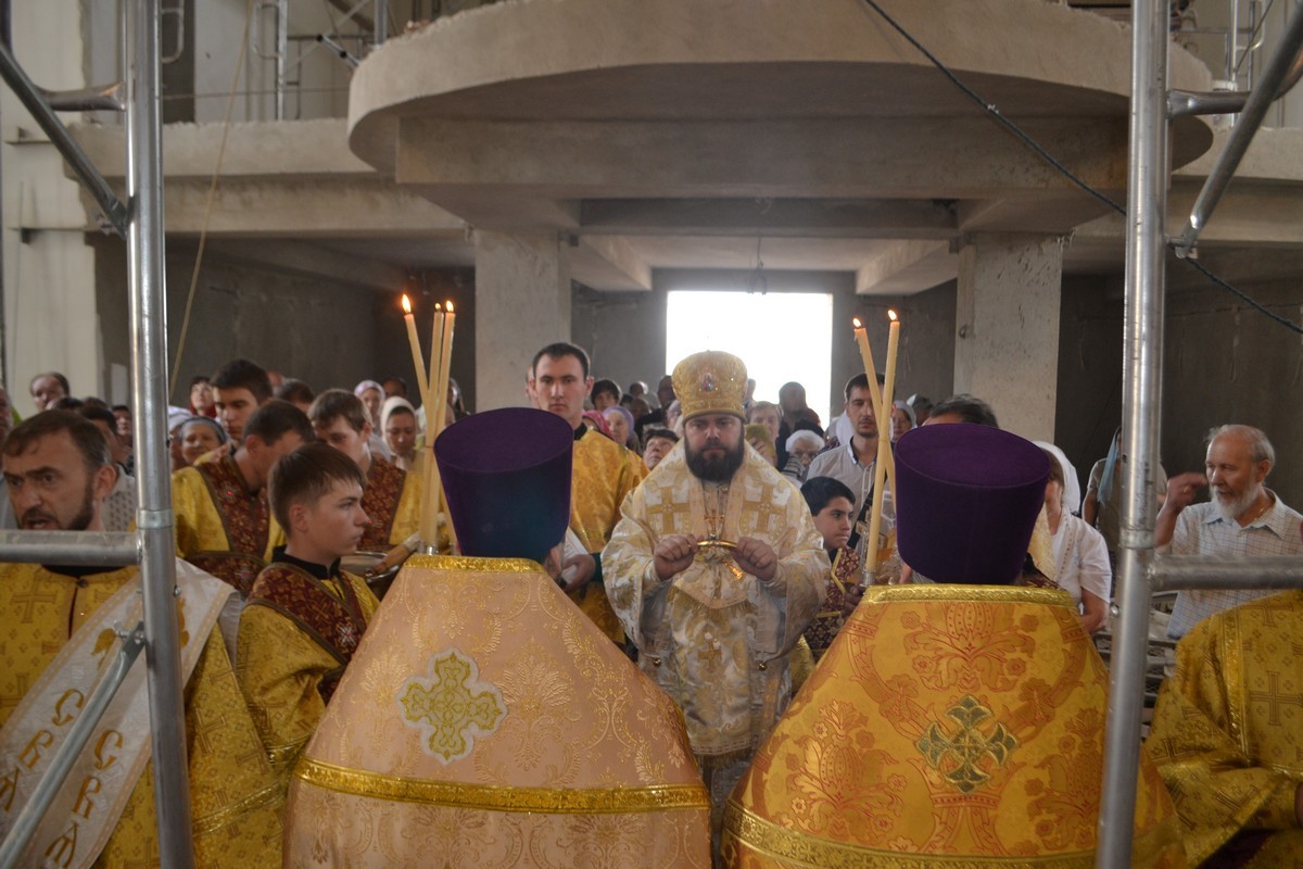 Епископ Даниил совершил Божественную литургию в храме святого равноапостольного великого князя Владимира