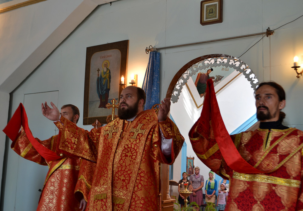 Епископ Бишкекский и Кыргызстанский Даниил совершил Божественную литургию в Свято-Троицком храме города Каракол