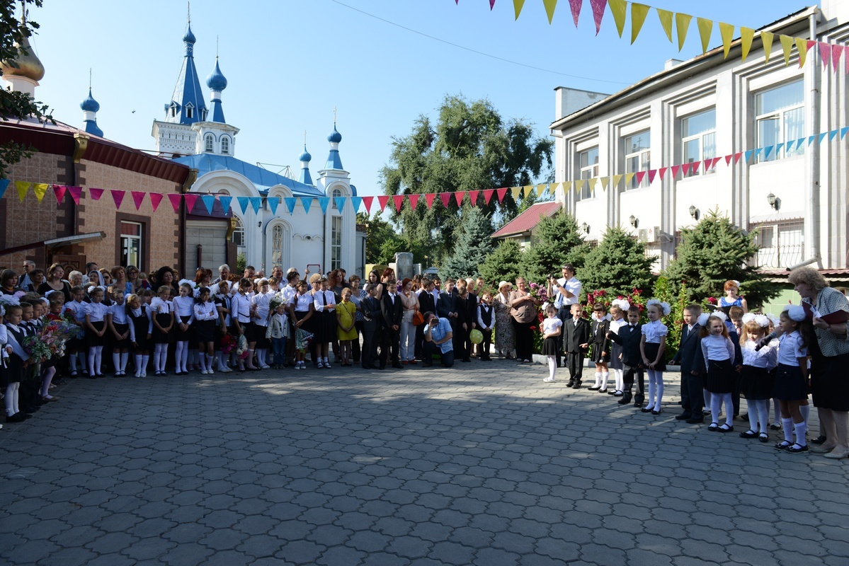 В школе святого равноапостольного великого князя Владимира прошла  торжественная линейка - Новости Бишкекской и Кыргызстанской епархии