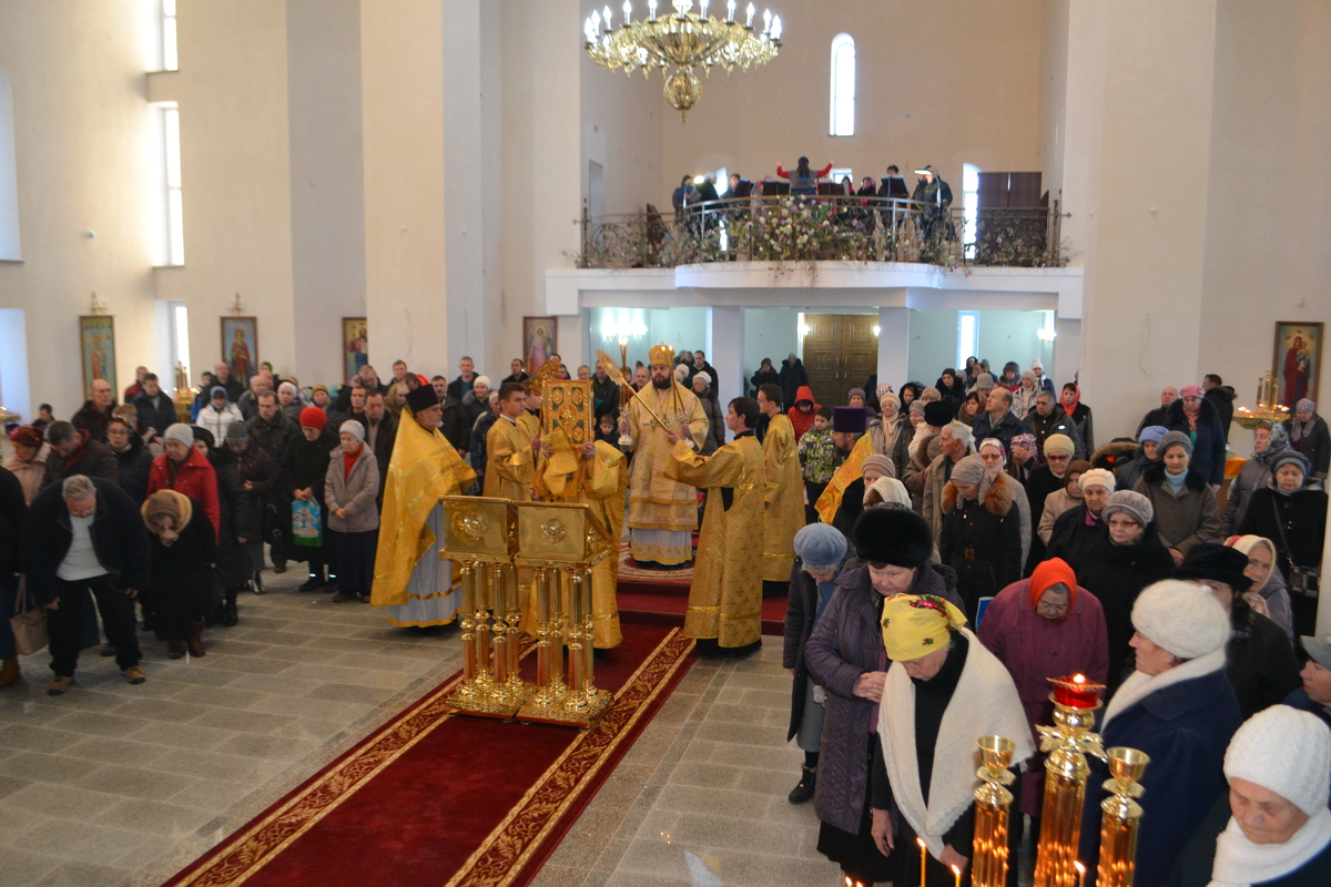 Воскресное Архиерейское богослужение во Владимирском храме