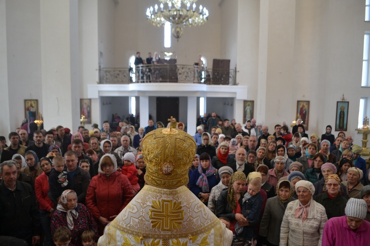 В Неделю о блудном сыне епископ Даниил совершил Литургию во Владимирском соборе Бишкека