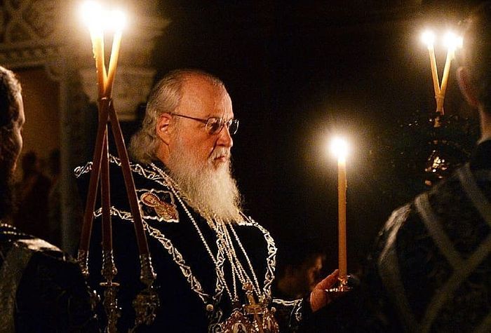 Патриарх Кирилл совершил панихиду по жертвам трагедии в Кемерове